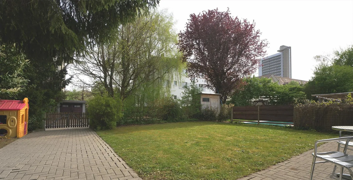 Rare Opportunity: Semi-Detached Family House with Large Garden in Bern - Photo 2 of 14