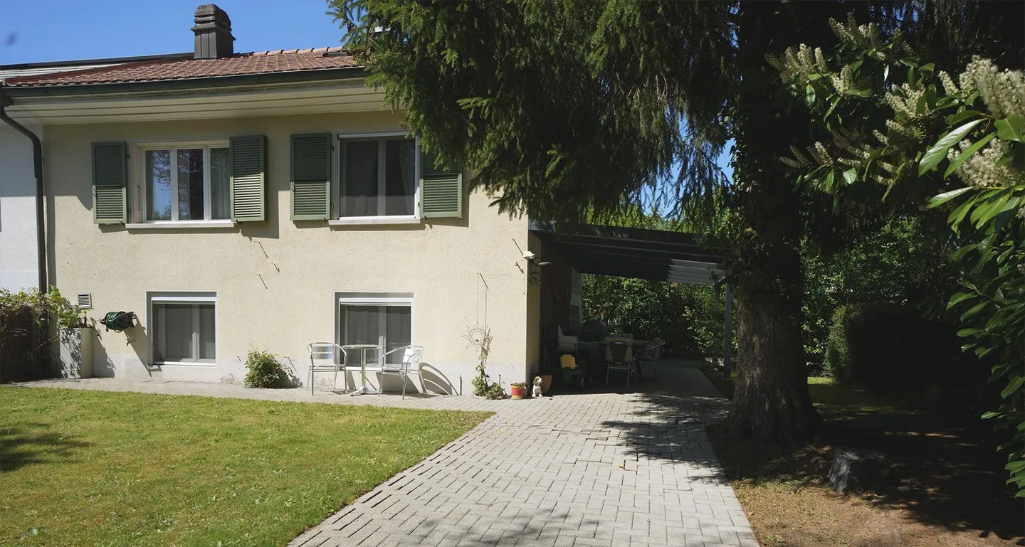 Rare Opportunity: Semi-Detached Family House with Large Garden in Bern - Photo 3 of 14