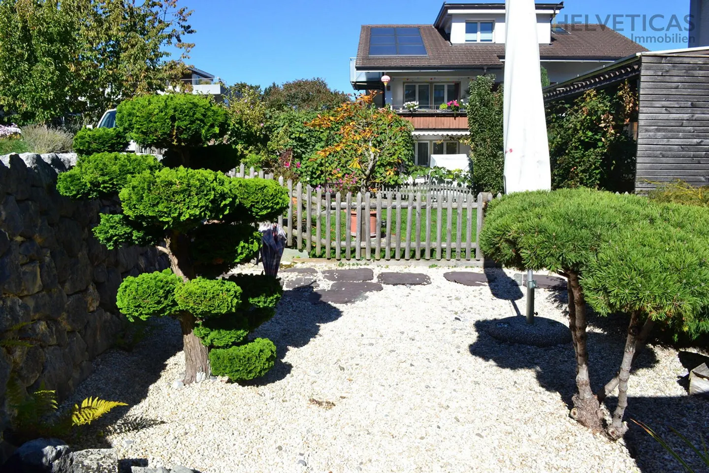 Charming 4.5-room terraced house in Spiez with beautiful views... - Photo 2 of 42