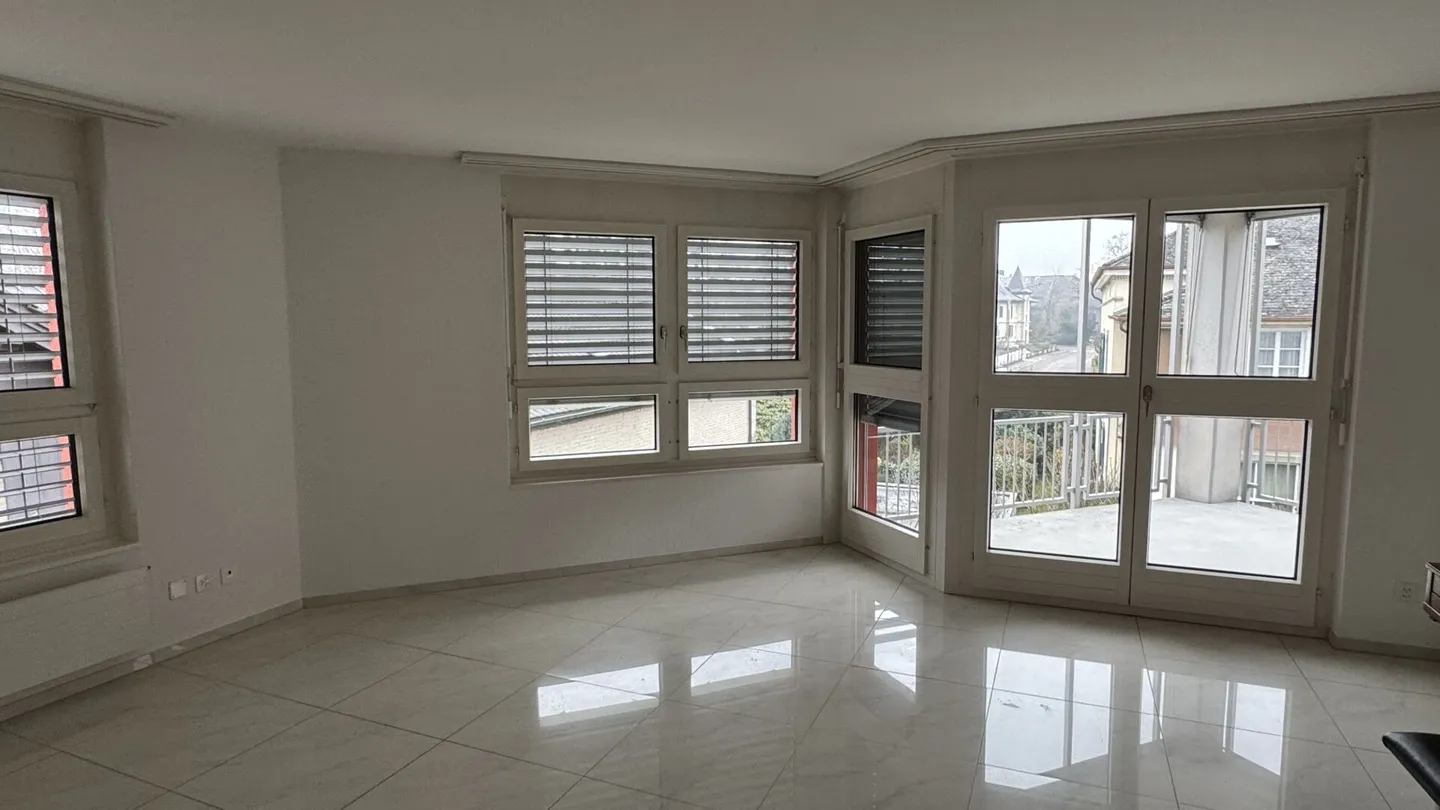 Appartement lumineux de 4,5 pièces dans un emplacement central et calme - Recherche d'un nouveau locataire - Photo 2 sur 8