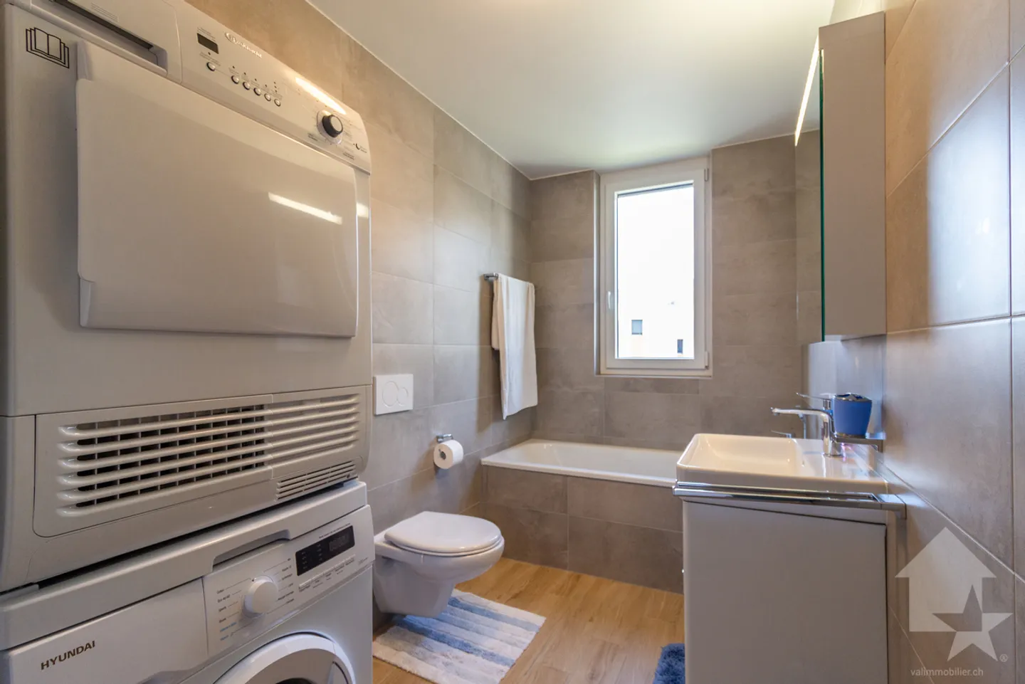 3.5-room apartment with 17 m2 balcony and unobstructed view - Photo 10 of 19