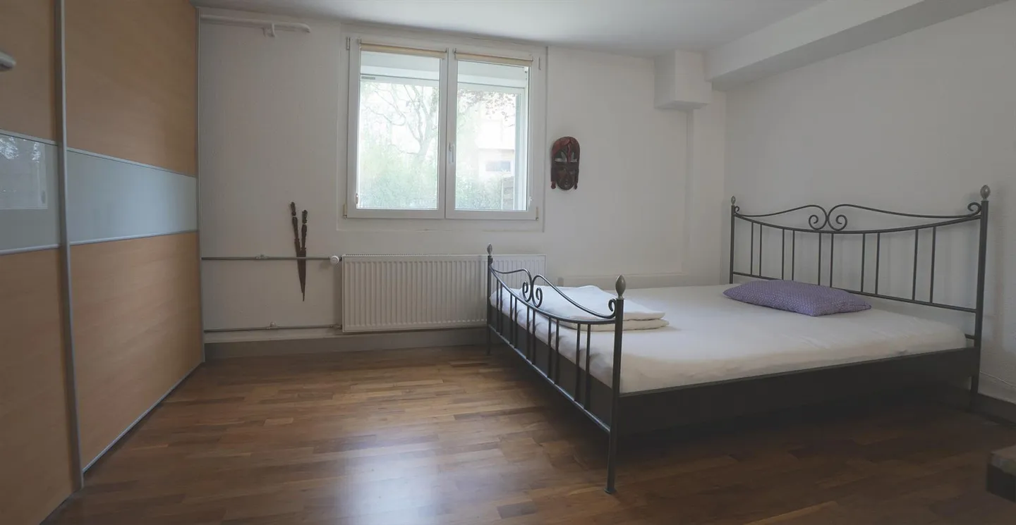 Rare Opportunity: Semi-Detached Family House with Large Garden in Bern - Photo 10 of 14