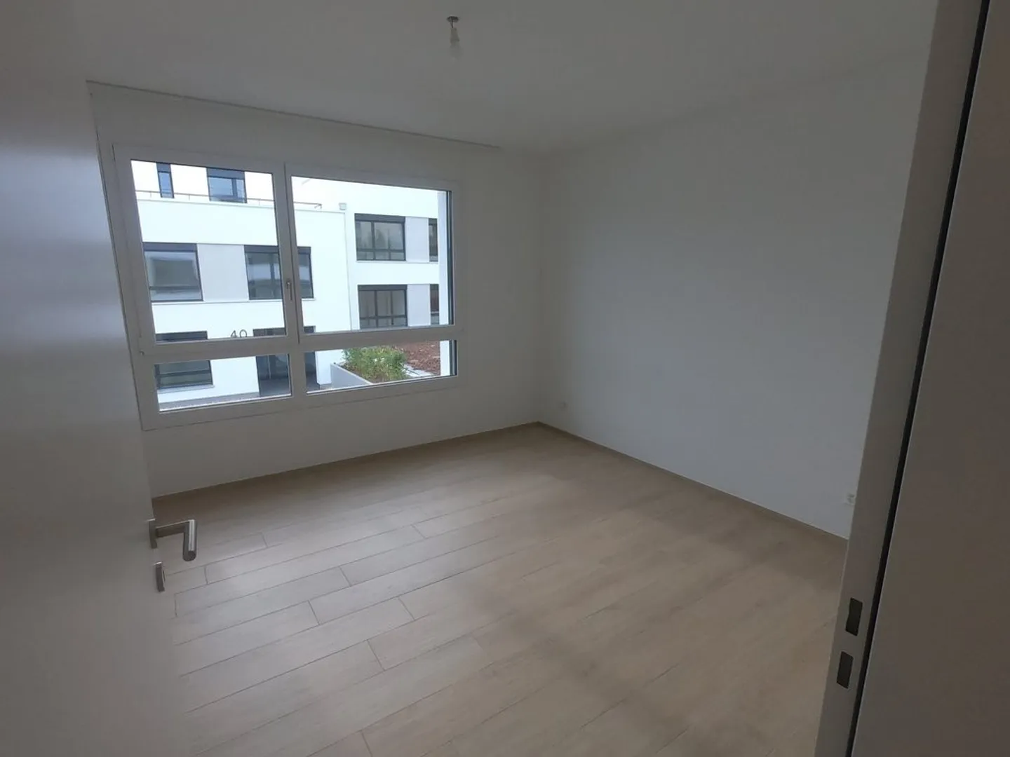 Appartamento moderno di 3,5 locali con vista sul verde - Foto 4 di 6