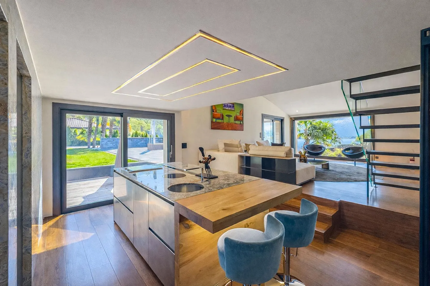 Superbe villa de luxe avec vue sur le lac, piscine et quai privé - Photo 3 sur 26