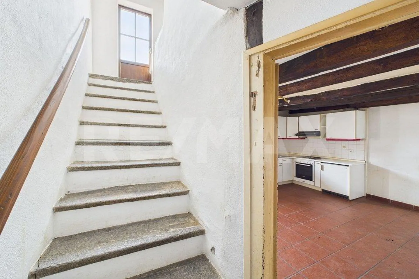 Casa di villaggio da ristrutturare con fascino e vista spettacolare - Foto 4 di 13