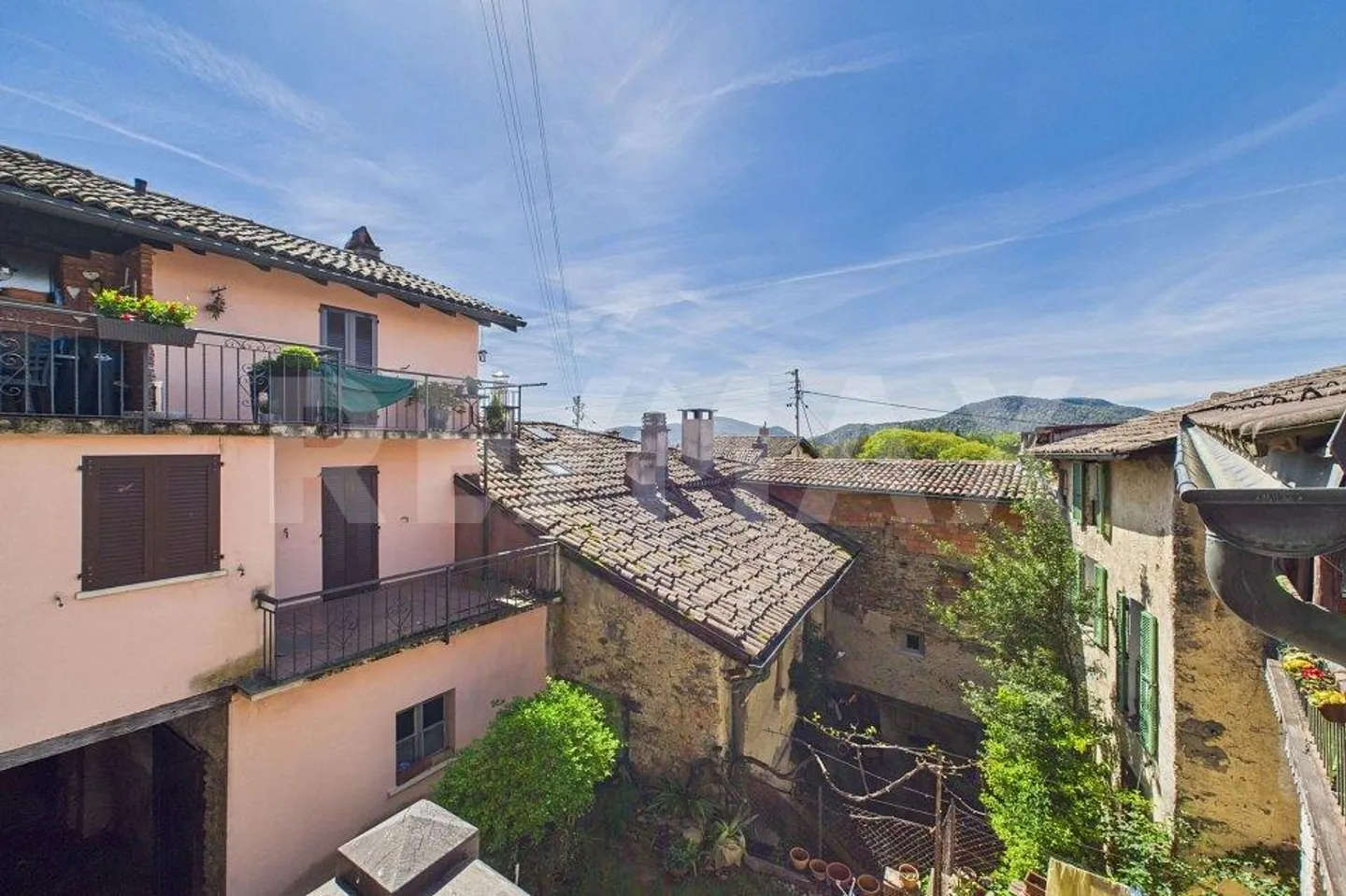 Casa di villaggio da ristrutturare con fascino e vista spettacolare - Foto 12 di 13