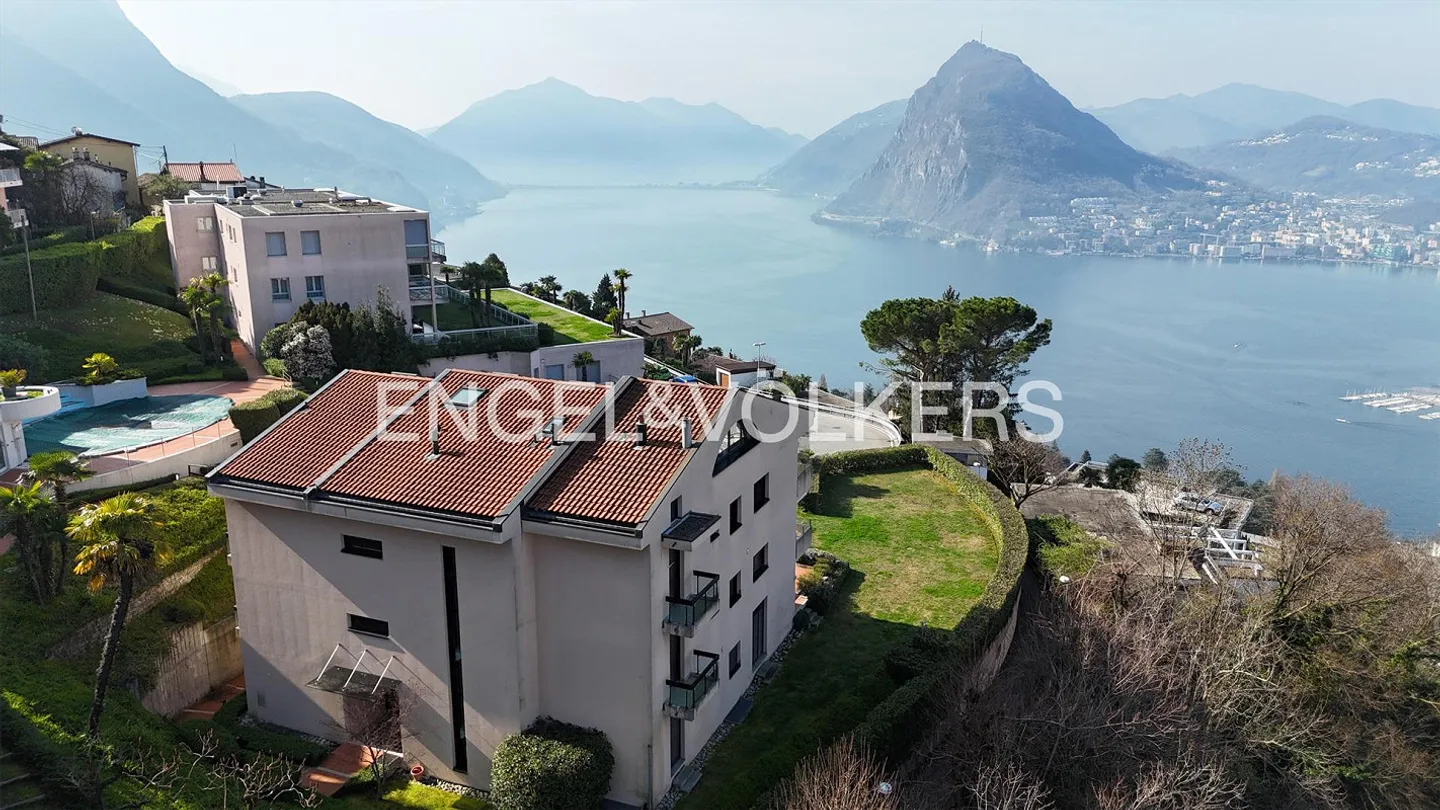 RISERVATO Helles Duplex mit Panoramablick in Aldesago - Foto 1 von 15