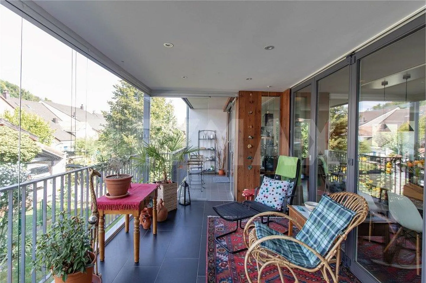 Appartamento confortevole con 4 stanze, grande sala hobby, cantina e tre posti auto (2 EHP) - Foto 12 di 13