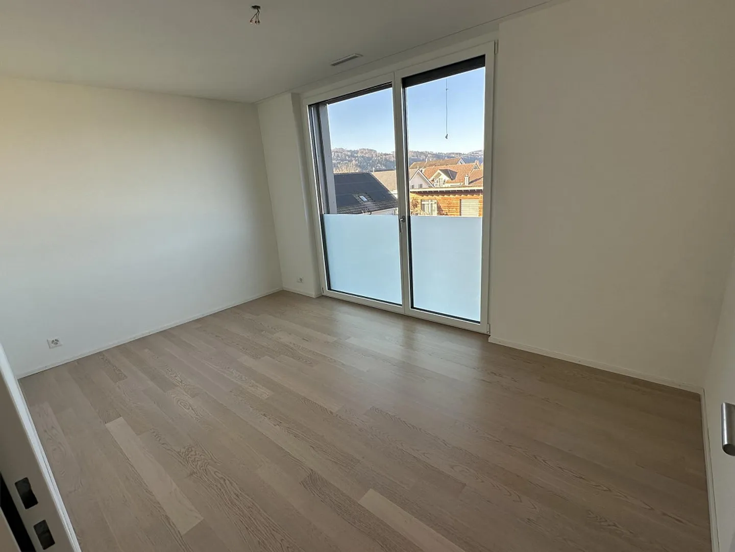 Haute norme de construction, emplacement calme, quartier familial - Photo 5 sur 17