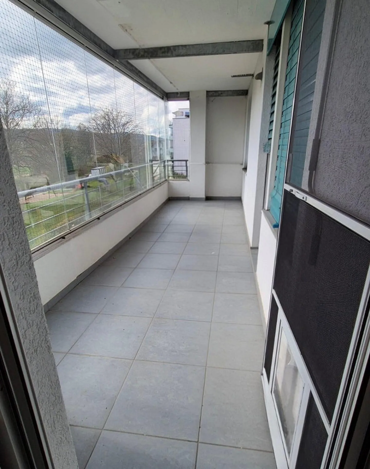 Appartement spacieux de 4,5 pièces avec balcon et vue sur la verdure - Photo 6 sur 12