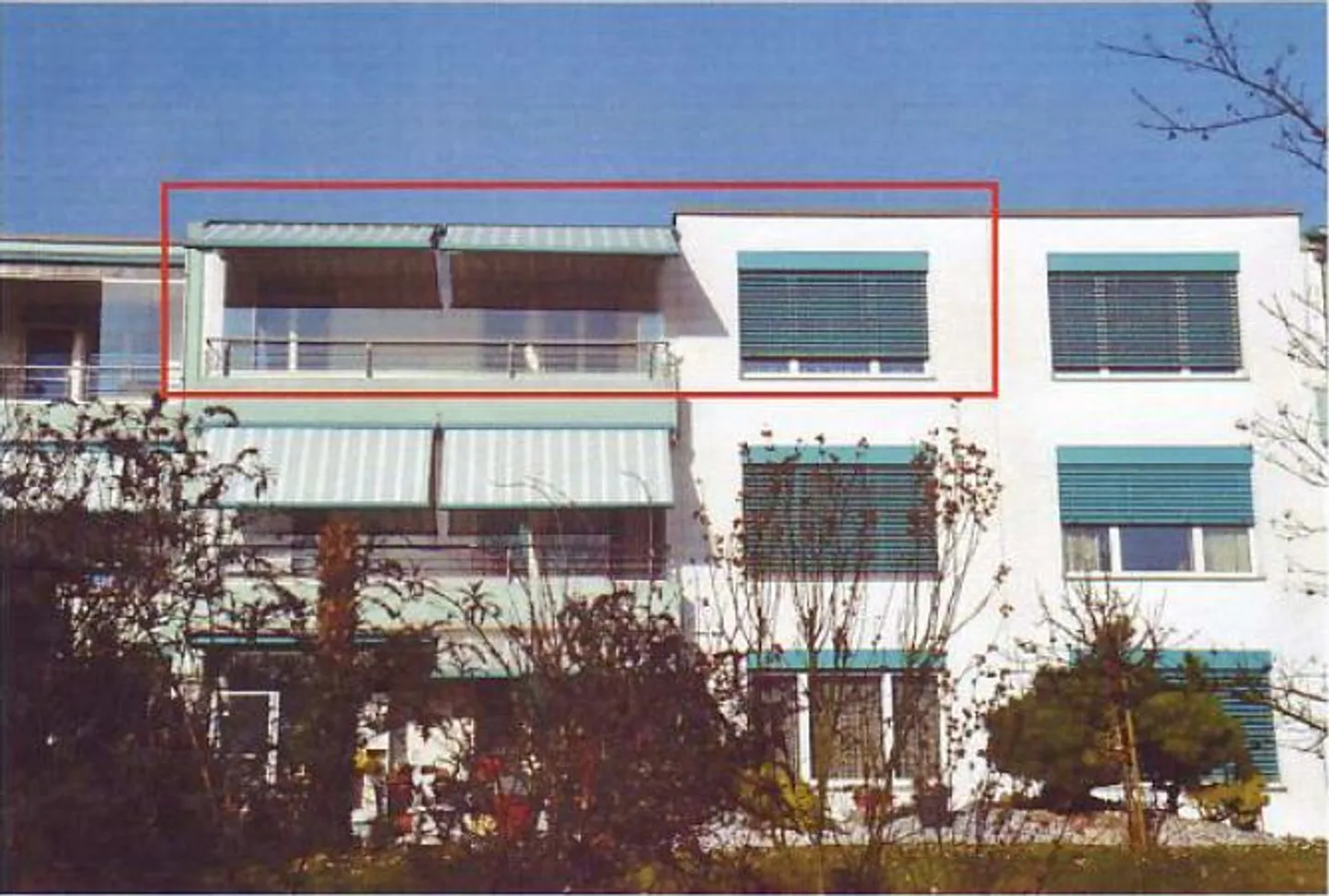 Appartement spacieux de 4,5 pièces avec balcon et vue sur la verdure - Photo 2 sur 12