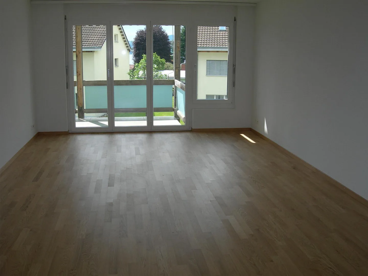Quality of life with lake breeze bright apartment in Greppen - Photo 3 of 13