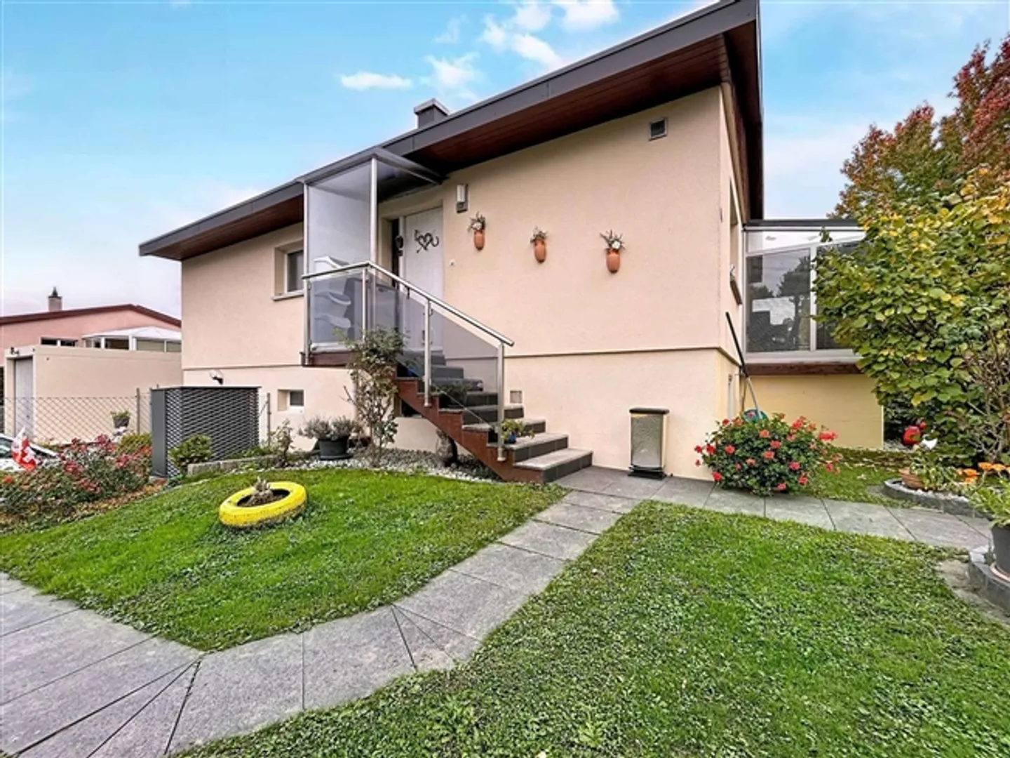 Charmante villa de 4,5 pièces, transformée en villa de 5,5 pièces avec chambre supplémentaire - Photo 1 sur 12