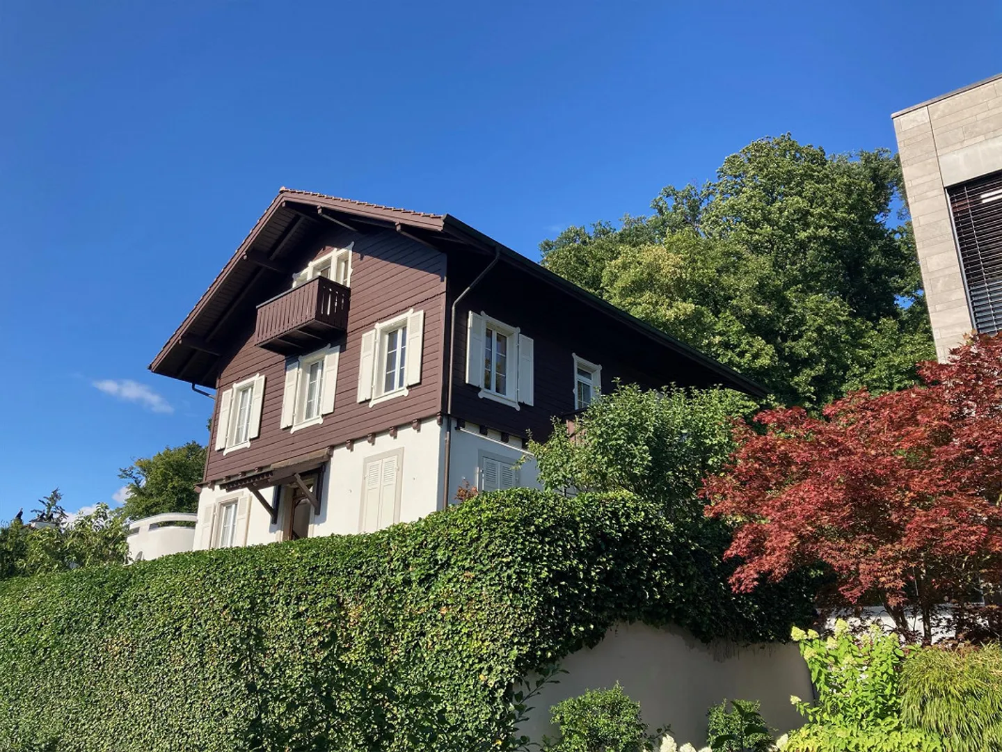 Appartement sous les toits de 2,5 pièces inondé de lumière avec vue imprenable - Photo 1 sur 13