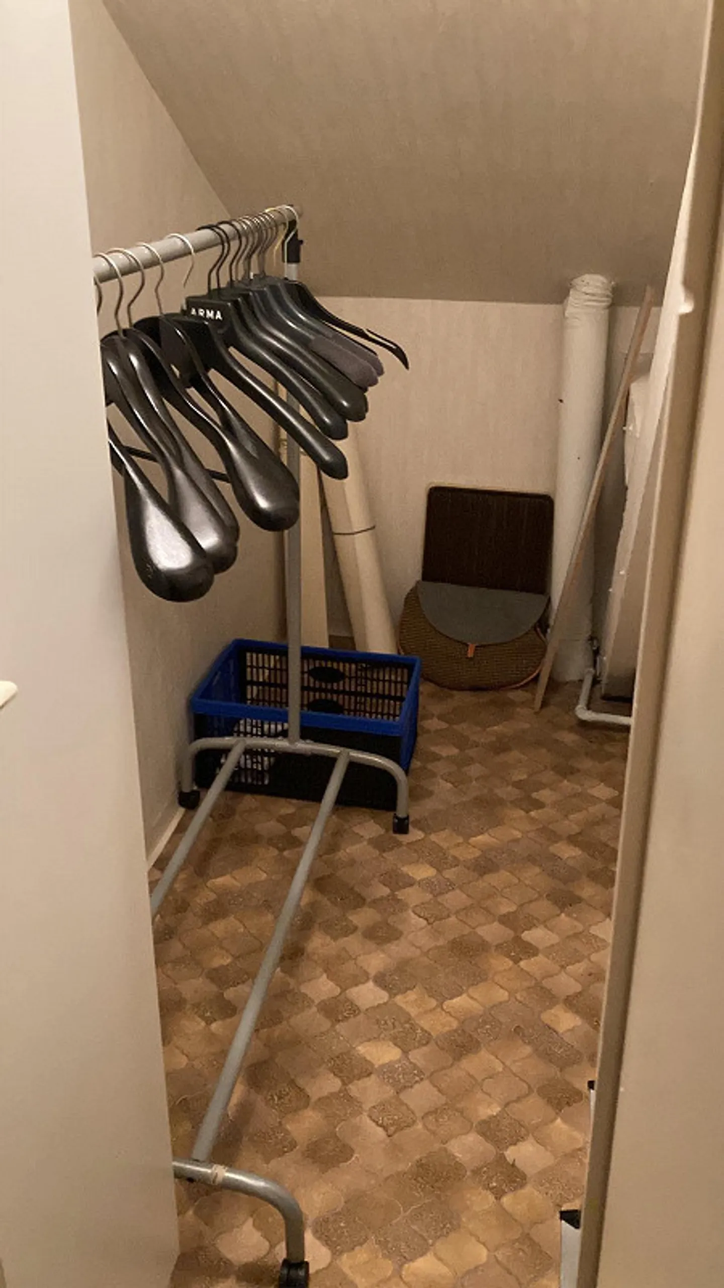 Appartement sous les toits de 2,5 pièces inondé de lumière avec vue imprenable - Photo 2 sur 13