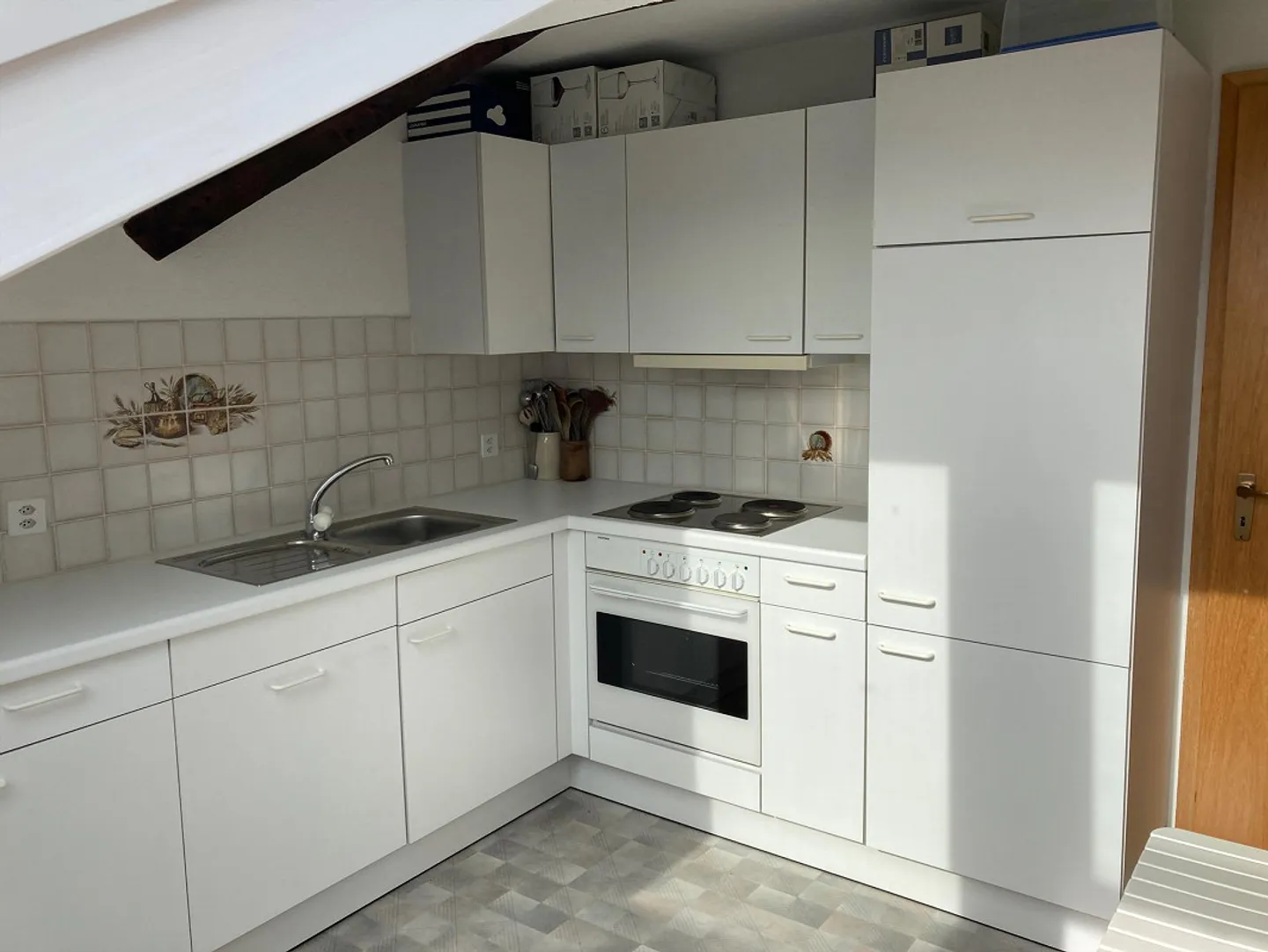 Appartement sous les toits de 2,5 pièces inondé de lumière avec vue imprenable - Photo 9 sur 13
