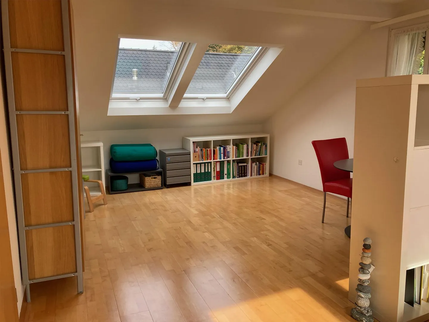 Appartement sous les toits de 2,5 pièces inondé de lumière avec vue imprenable - Photo 11 sur 13