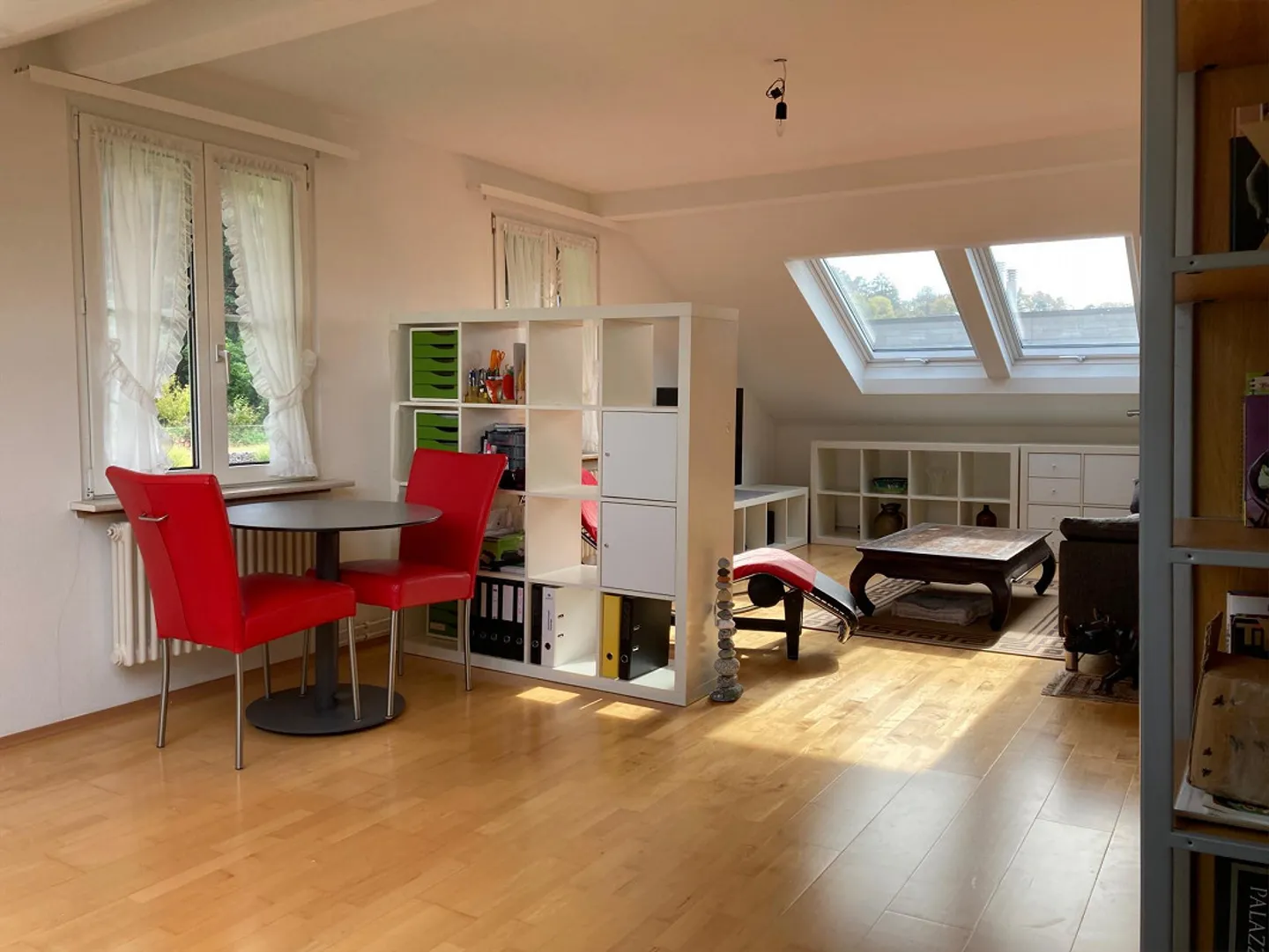 Appartement sous les toits de 2,5 pièces inondé de lumière avec vue imprenable - Photo 12 sur 13