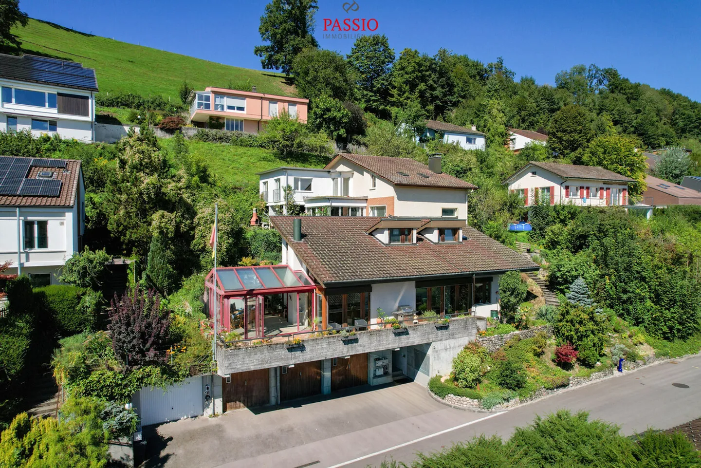 Well-maintained 5.5-room house with winter garden &amp; magnificent view - Photo 1 of 33