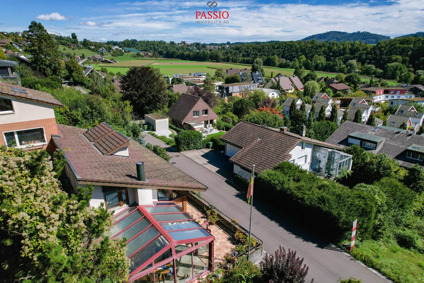 Well-maintained 5.5-room house with winter garden &amp; magnificent view - Photo 3 of 33