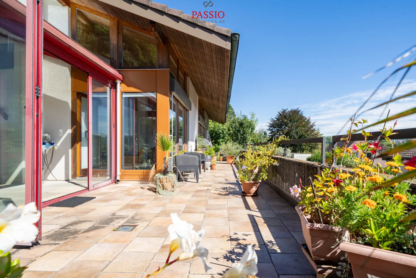 Well-maintained 5.5-room house with winter garden &amp; magnificent view - Photo 4 of 33