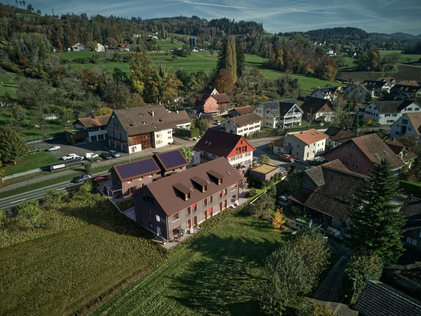 Idyllique Auslikon - "Hofstatt Frohsinn" Appartement sous les combles de 4 1/2 pièces - Photo 2 sur 3
