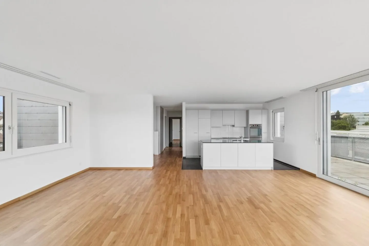 Ampio appartamento attico con vista lago! - Foto 4 di 10