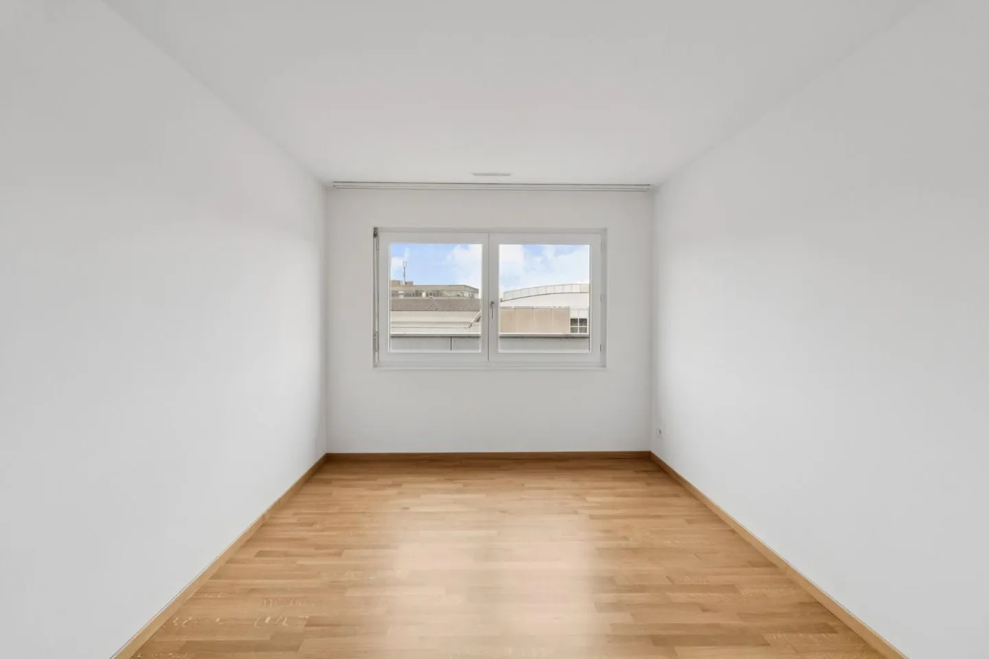 Ampio appartamento attico con vista lago! - Foto 8 di 10