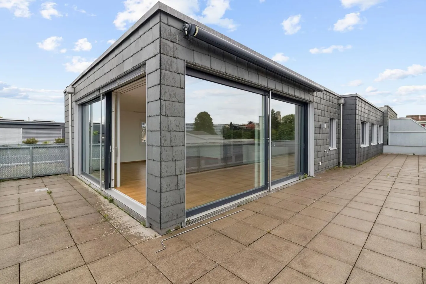 Ampio appartamento attico con vista lago! - Foto 10 di 10