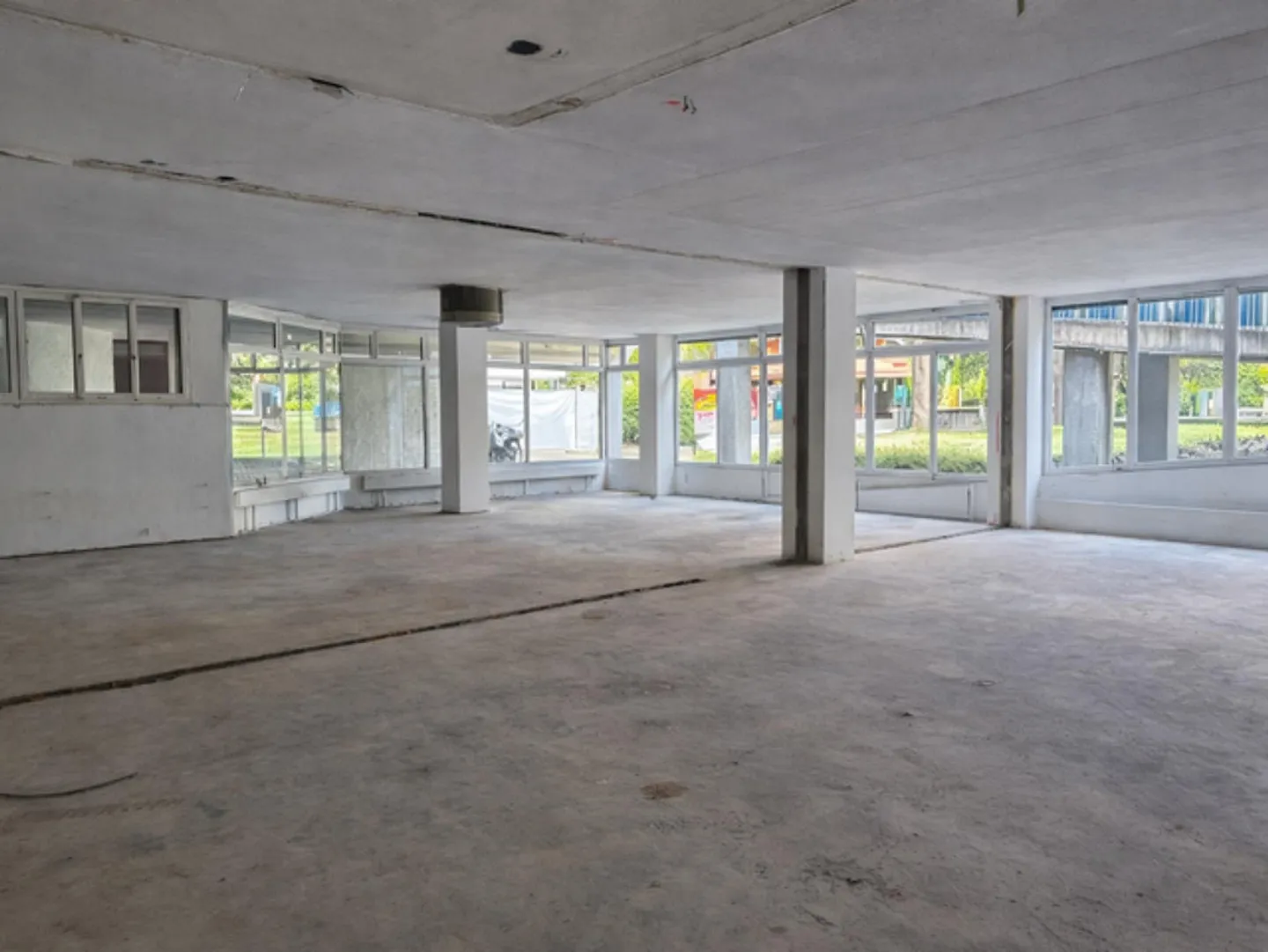 Office space for rent on the ground floor, ZH-Grünau Altstetten - Photo 3 of 5