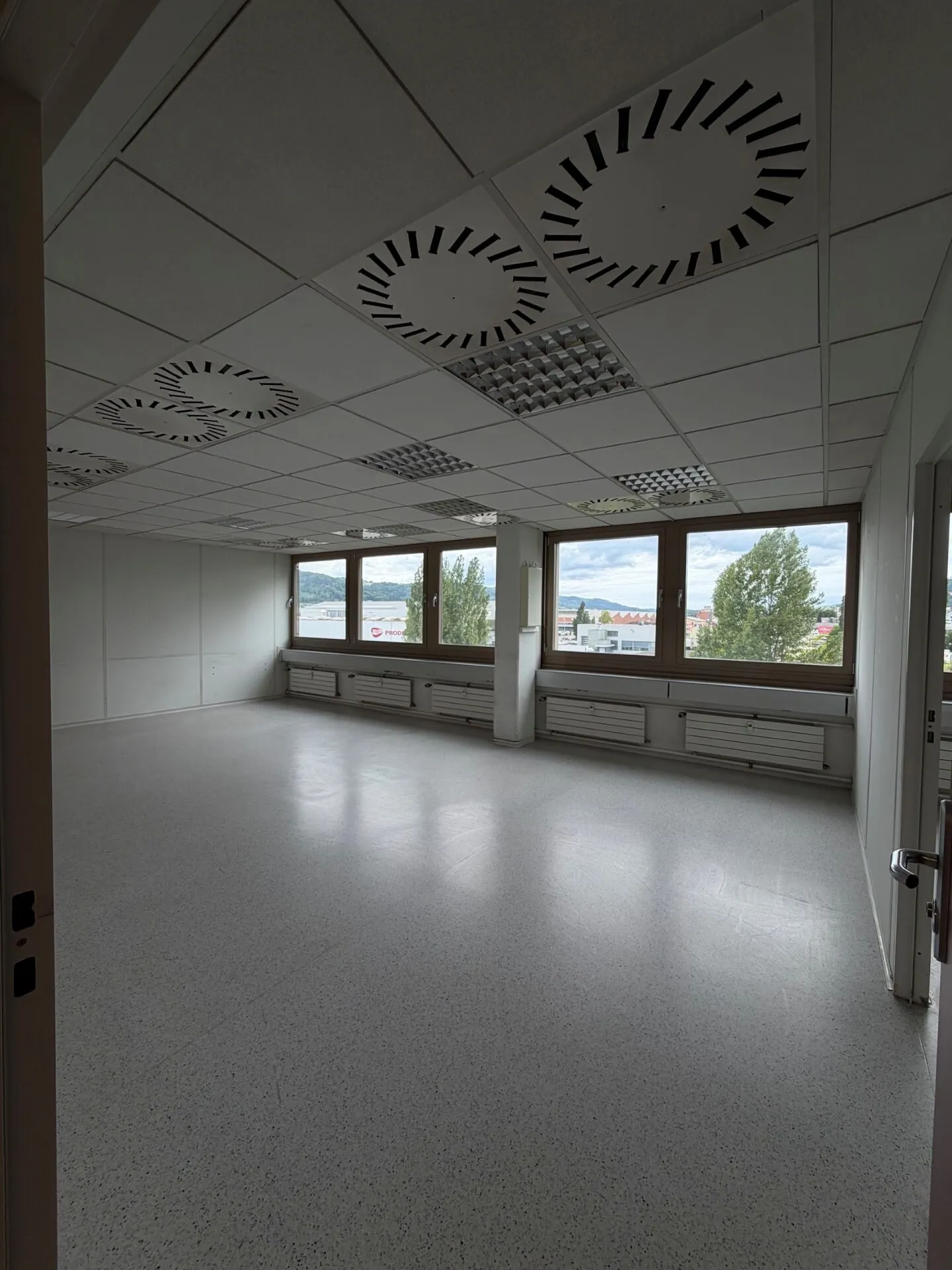 Geräumige Gewerbefläche in Silbern - Foto 4 von 7