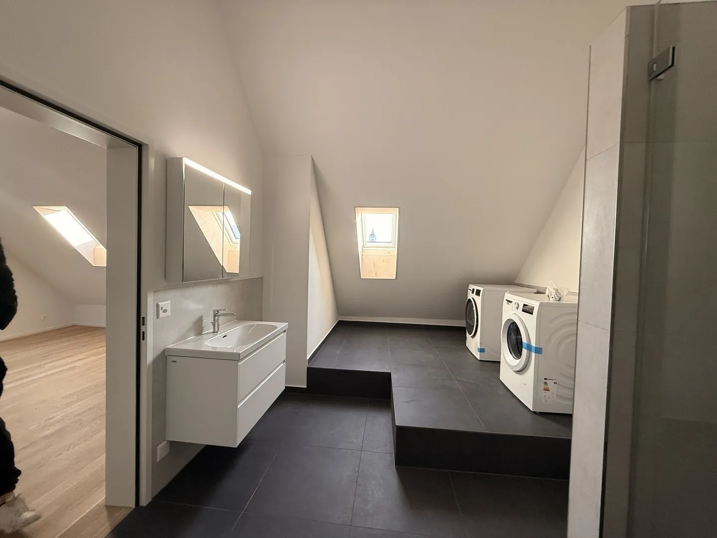 Exclusive Living with Character – Completely Renovated Apartments in a Historic Timber House - Photo 8 of 11