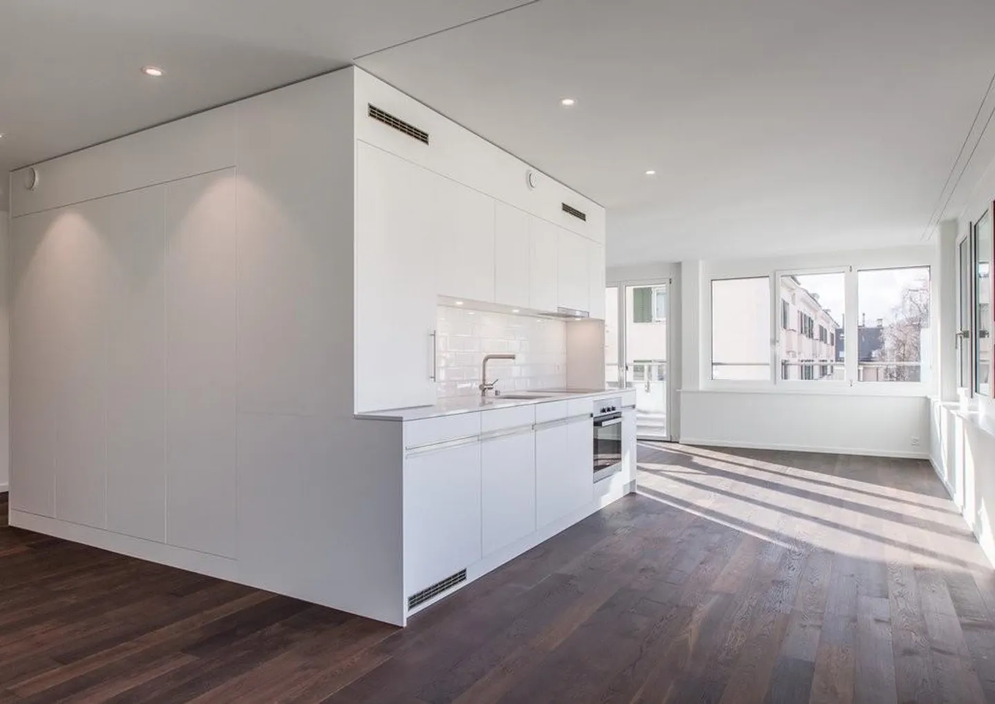 Bright 1-room apartment at Birchstrasse 98 in Zurich - Photo 3 of 5