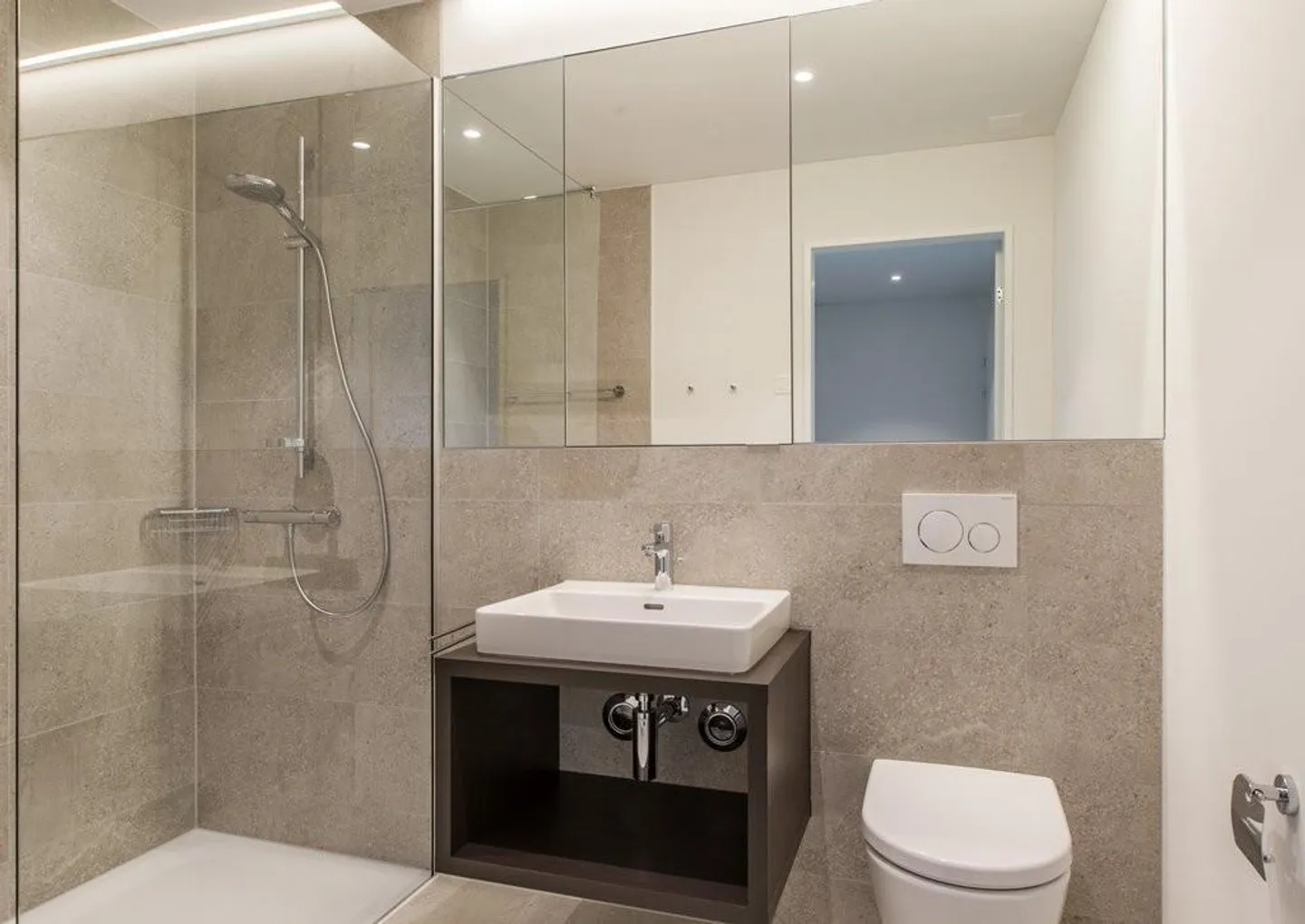 Bright 1-room apartment at Birchstrasse 98 in Zurich - Photo 4 of 5