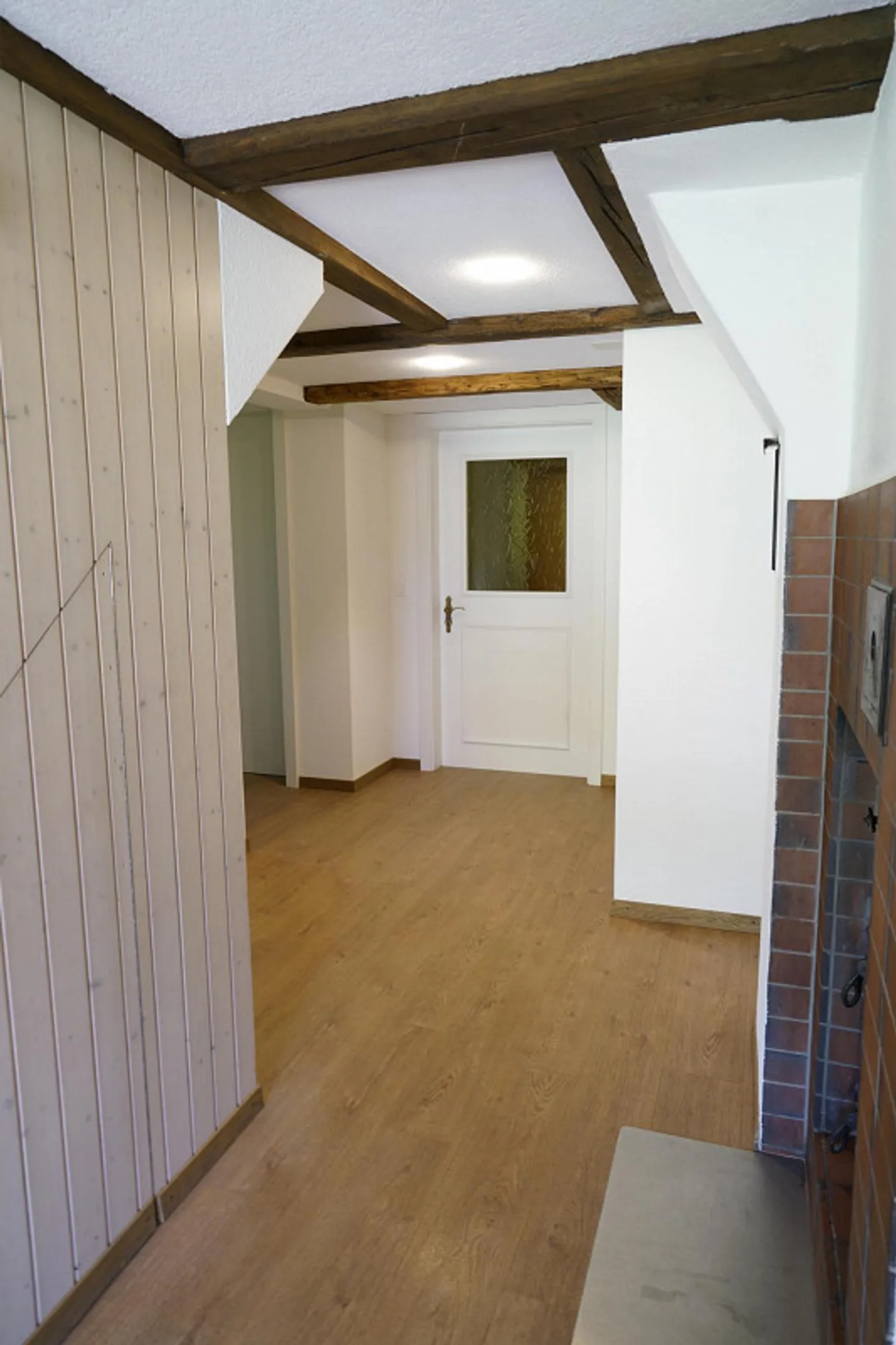 Charmante appartement de 4,5 pièces dans le style d'une ferme avec vue sur la verdure - Photo 6 sur 17