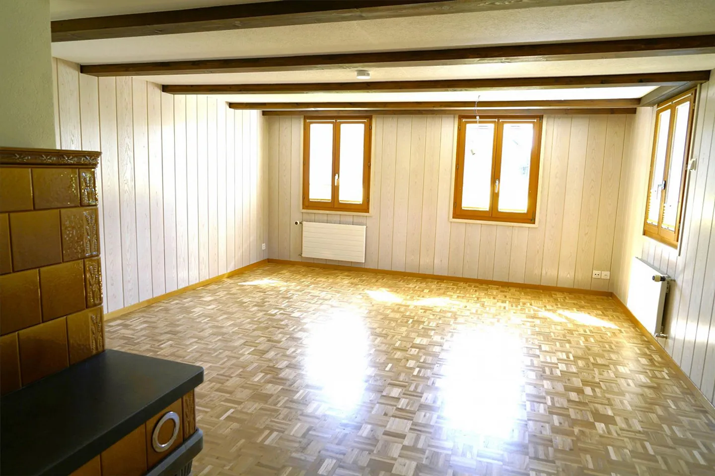 Charmante appartement de 4,5 pièces dans le style d'une ferme avec vue sur la verdure - Photo 7 sur 17