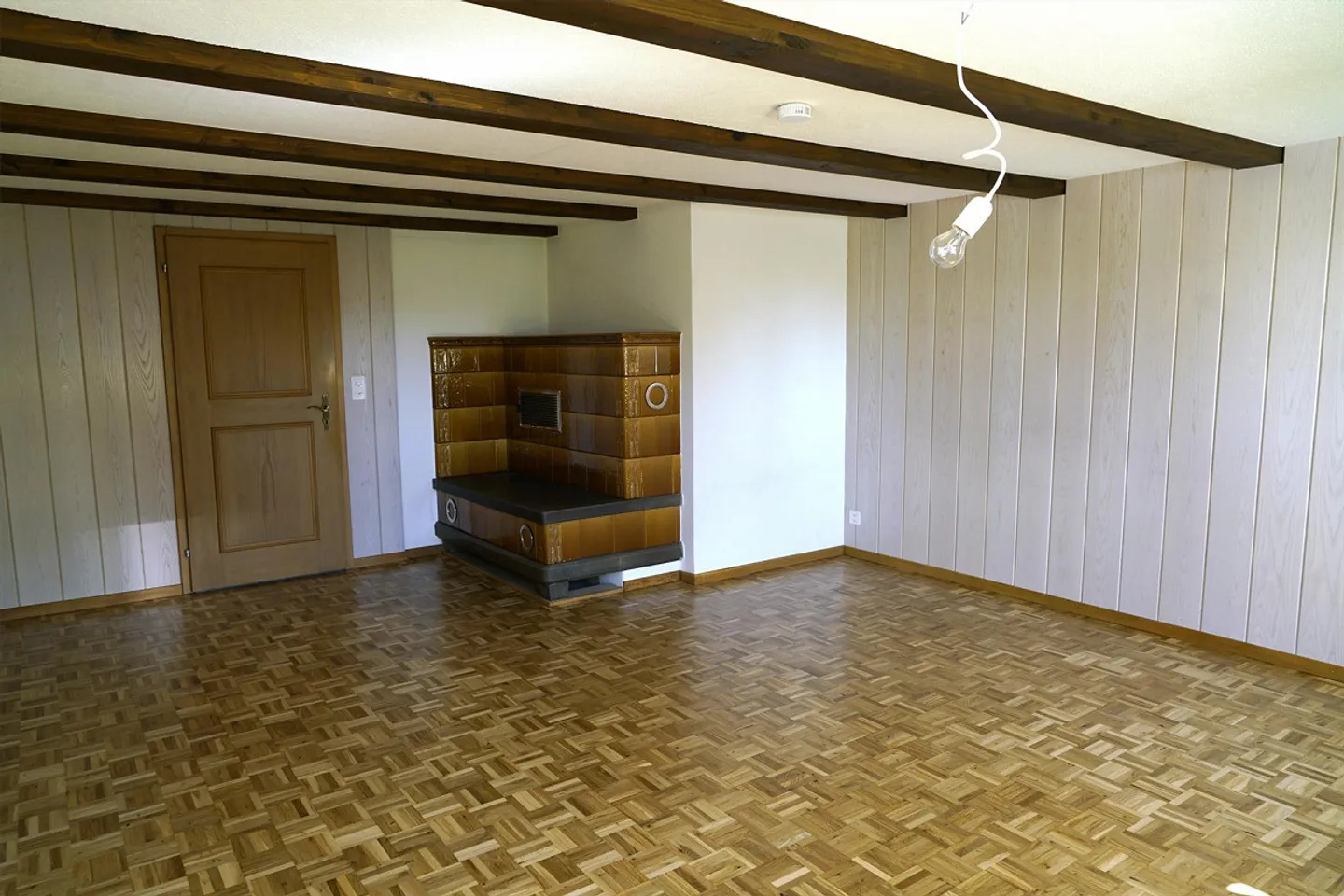 Charmante appartement de 4,5 pièces dans le style d'une ferme avec vue sur la verdure - Photo 8 sur 17