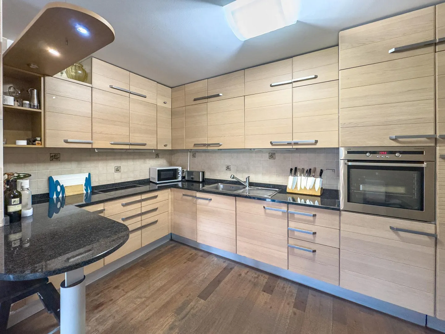 Lake view apartment with garden in Bissone - Photo 3 of 13