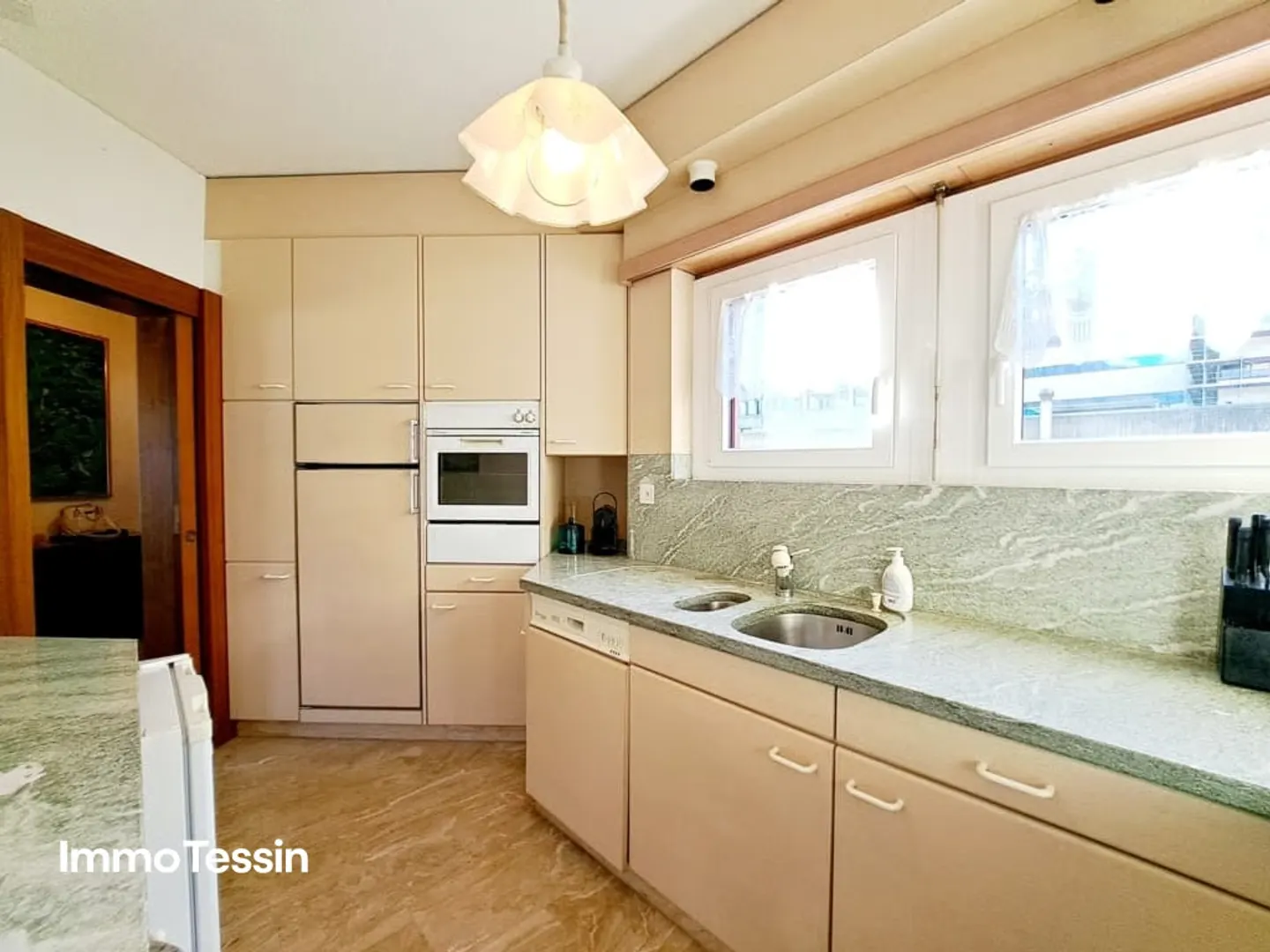 GELEGENHEIT: Luxuswohnung an top Lage mit Pool & Seesicht über Lugano auf den Lago Lugano - Photo 12 of 13