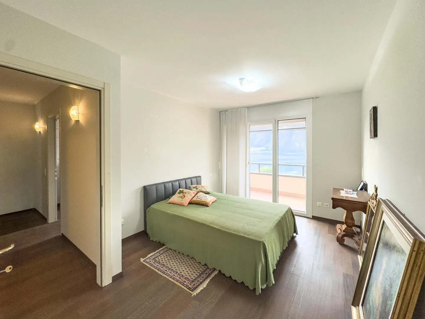 Lake view apartment with garden in Bissone - Photo 5 of 13