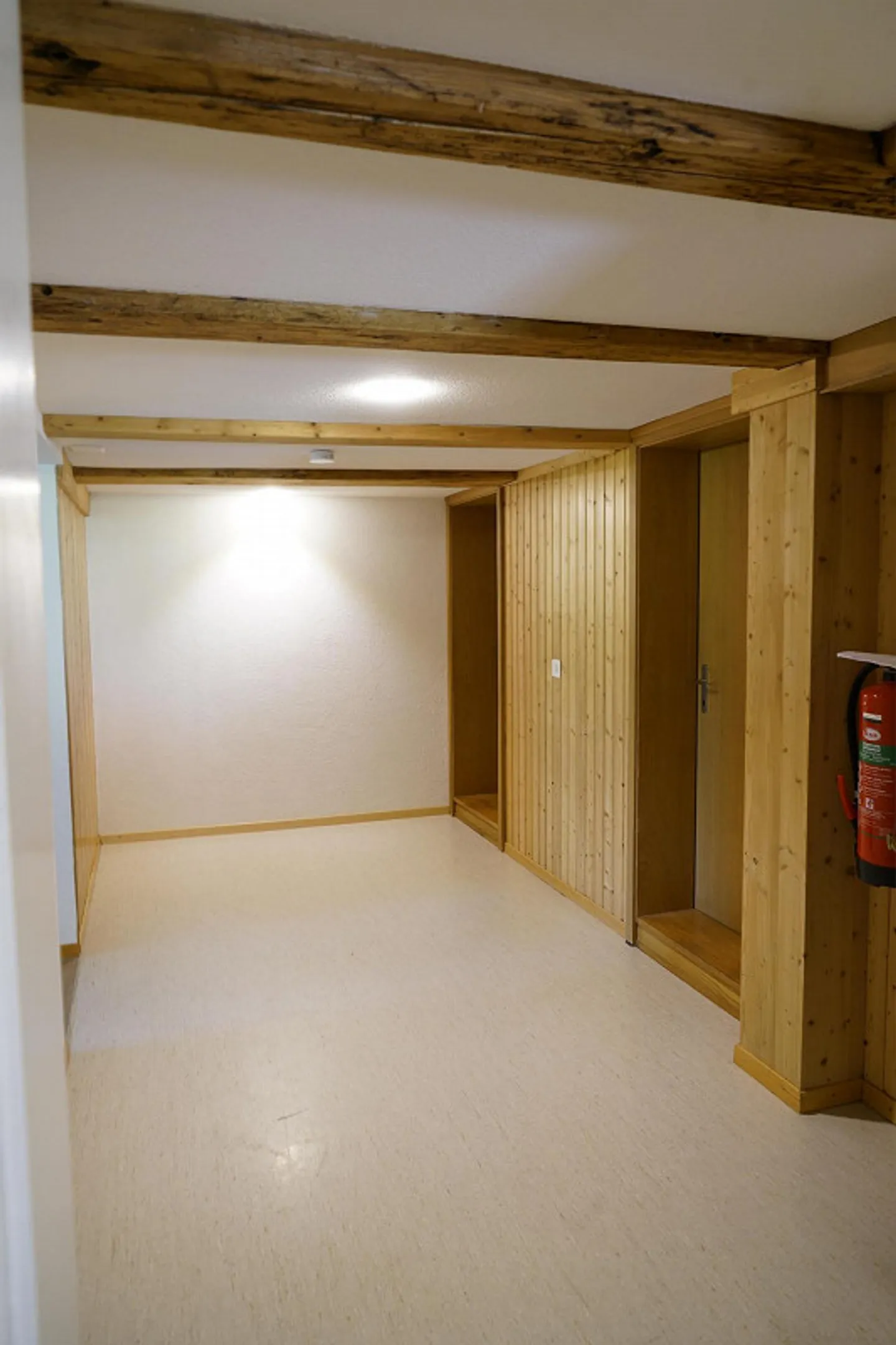 Charmante appartement de 4,5 pièces dans le style d'une ferme avec vue sur la verdure - Photo 13 sur 17