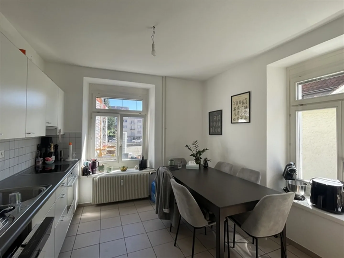 "APPARTEMENT 2,5 PIÈCES BIEL/BIENNE (BE), MEUBLÉ, TEMPORAIRE" - Photo 2 sur 5