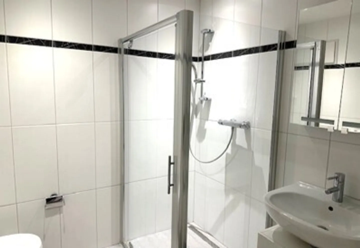 Confort de vie généreux dans un emplacement central à Laufen - Photo 7 sur 8