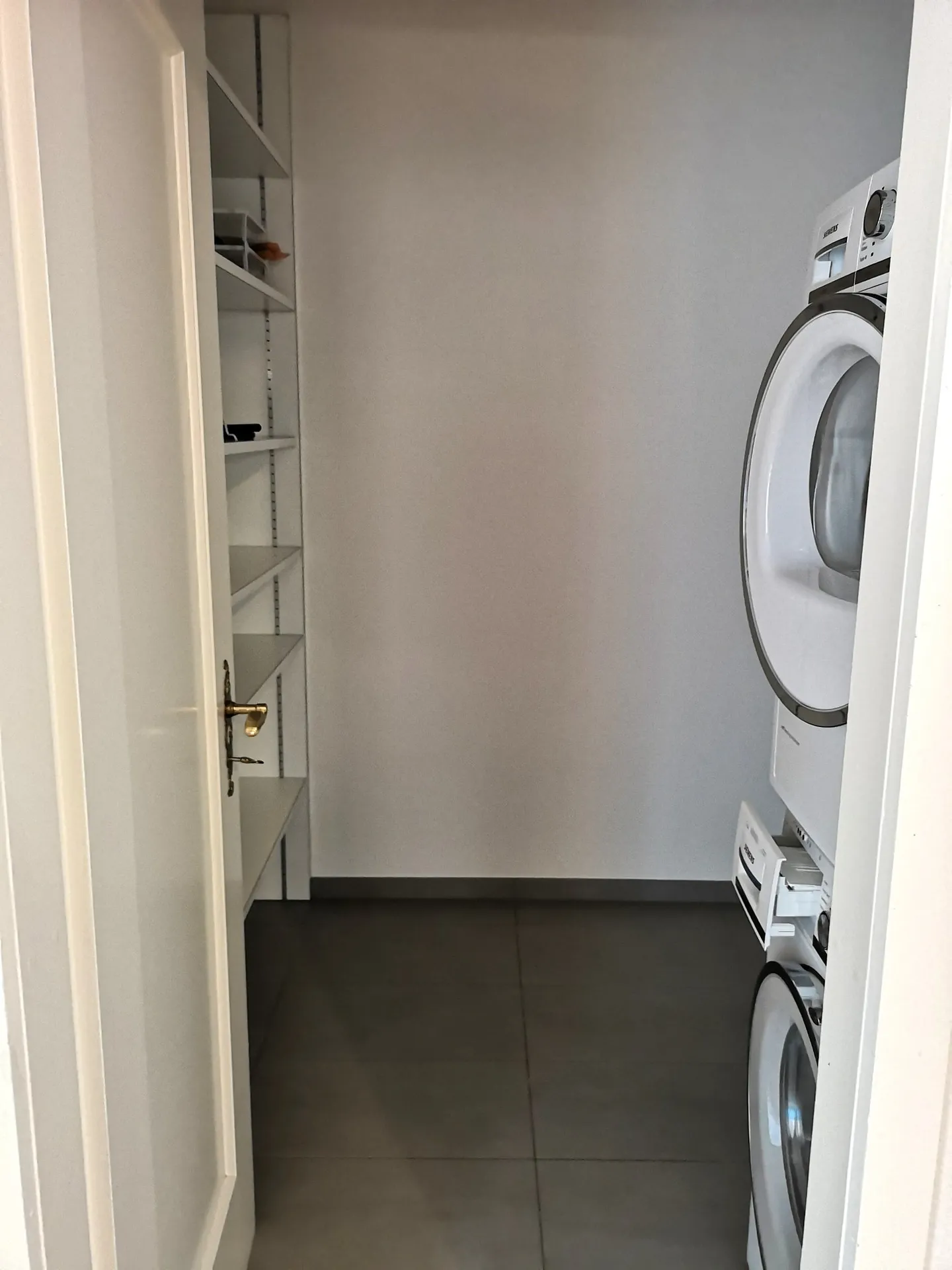Appartamento moderno di 6,5 stanze, standard proprietario, quartiere di Wittigkofen (senza auto) - Foto 10 di 23