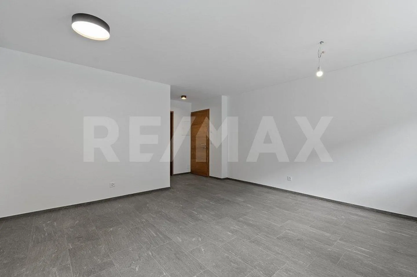 2½ Room Apartment No. 1 on the Ground Floor - Permanent Residence - Photo 4 of 12