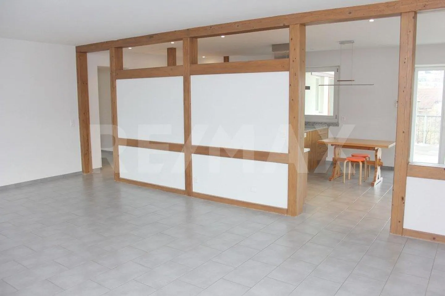 Impressive living enjoyment with plenty of ambiance - Photo 8 of 13