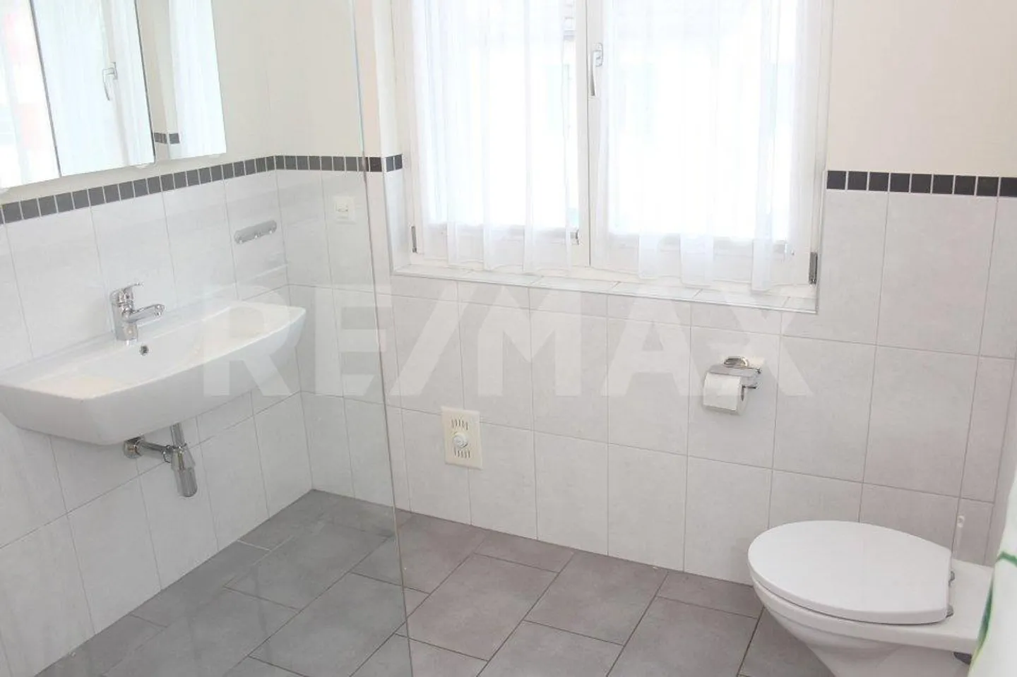 Impressive living enjoyment with plenty of ambiance - Photo 13 of 13