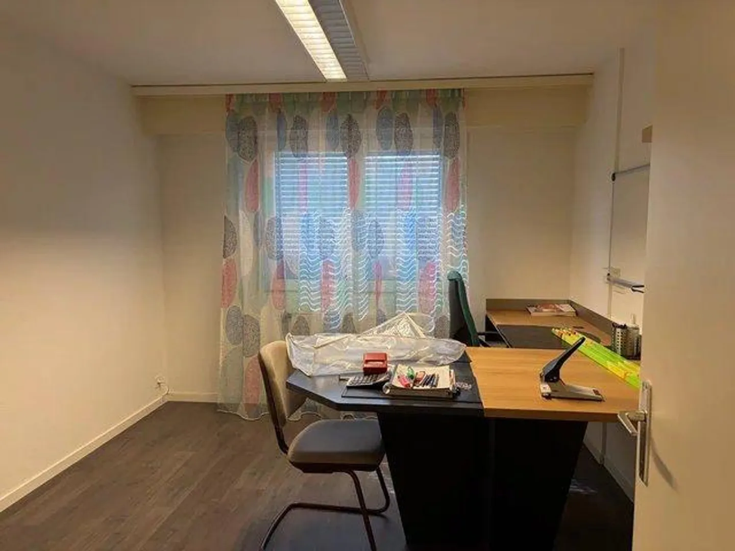 Commercial space for immediate rent of 3 rooms on the ground floor - Photo 4 of 5