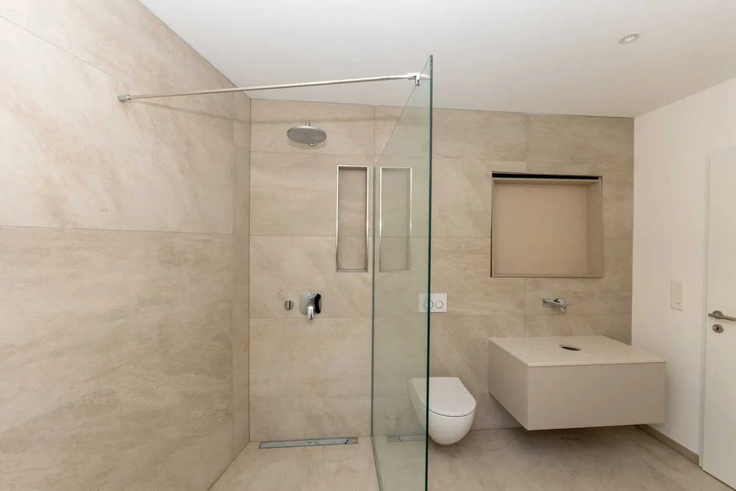 Appartement moderne de 3,5 pièces avec vue à Obermumpf - Photo 6 sur 11