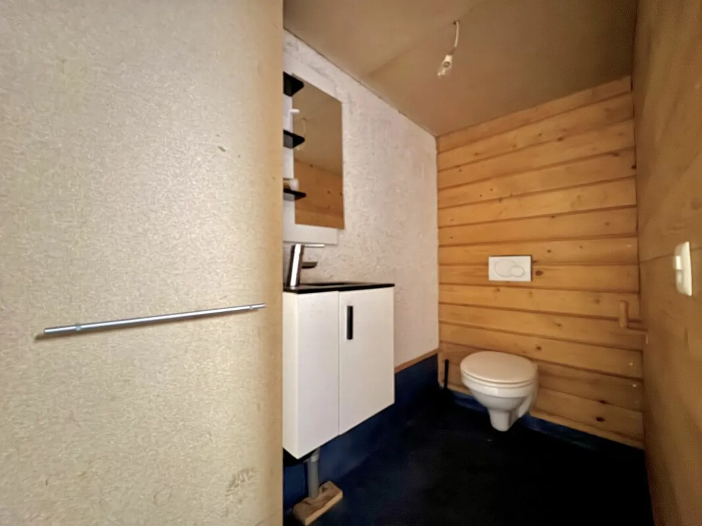 Single-family home with land reserve & horse stable - expansion potential - Photo 14 of 18